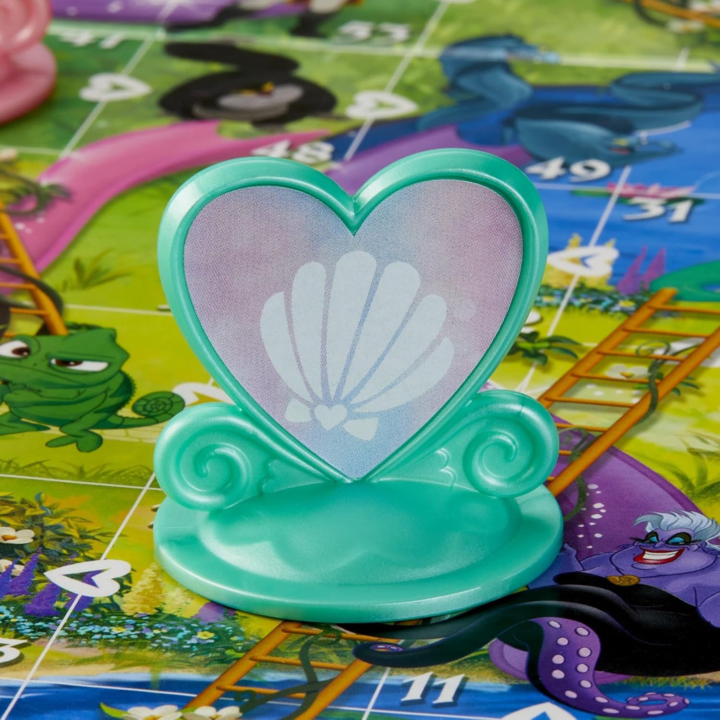 Hasbro Gaming Chutes and Ladders Disney Princess Edition Board Game