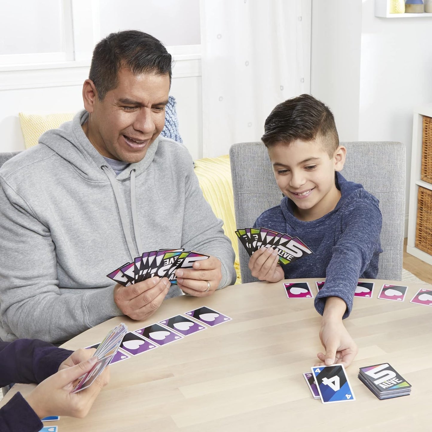 Hasbro Gaming 5 Alive Card Game