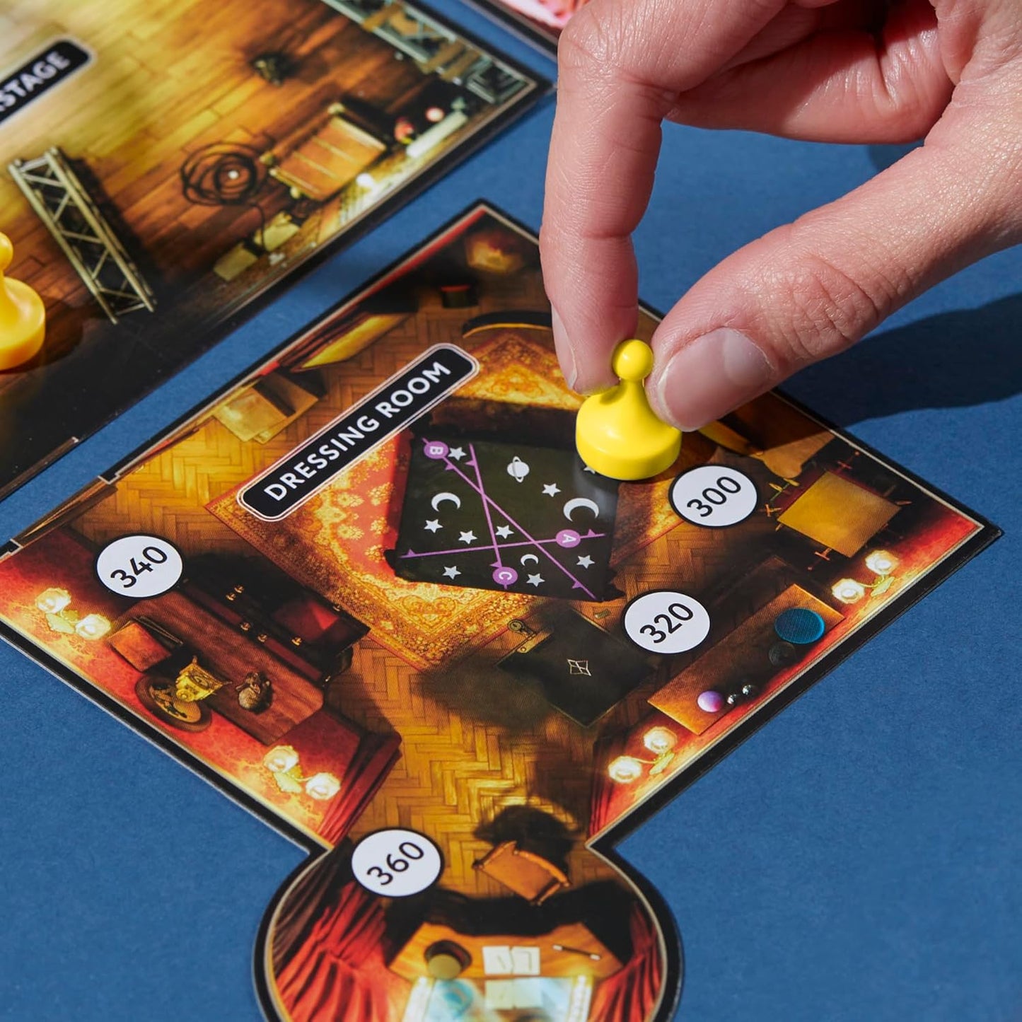 Hasbro Gaming Clue Escape The Illusionist's Club Board Game