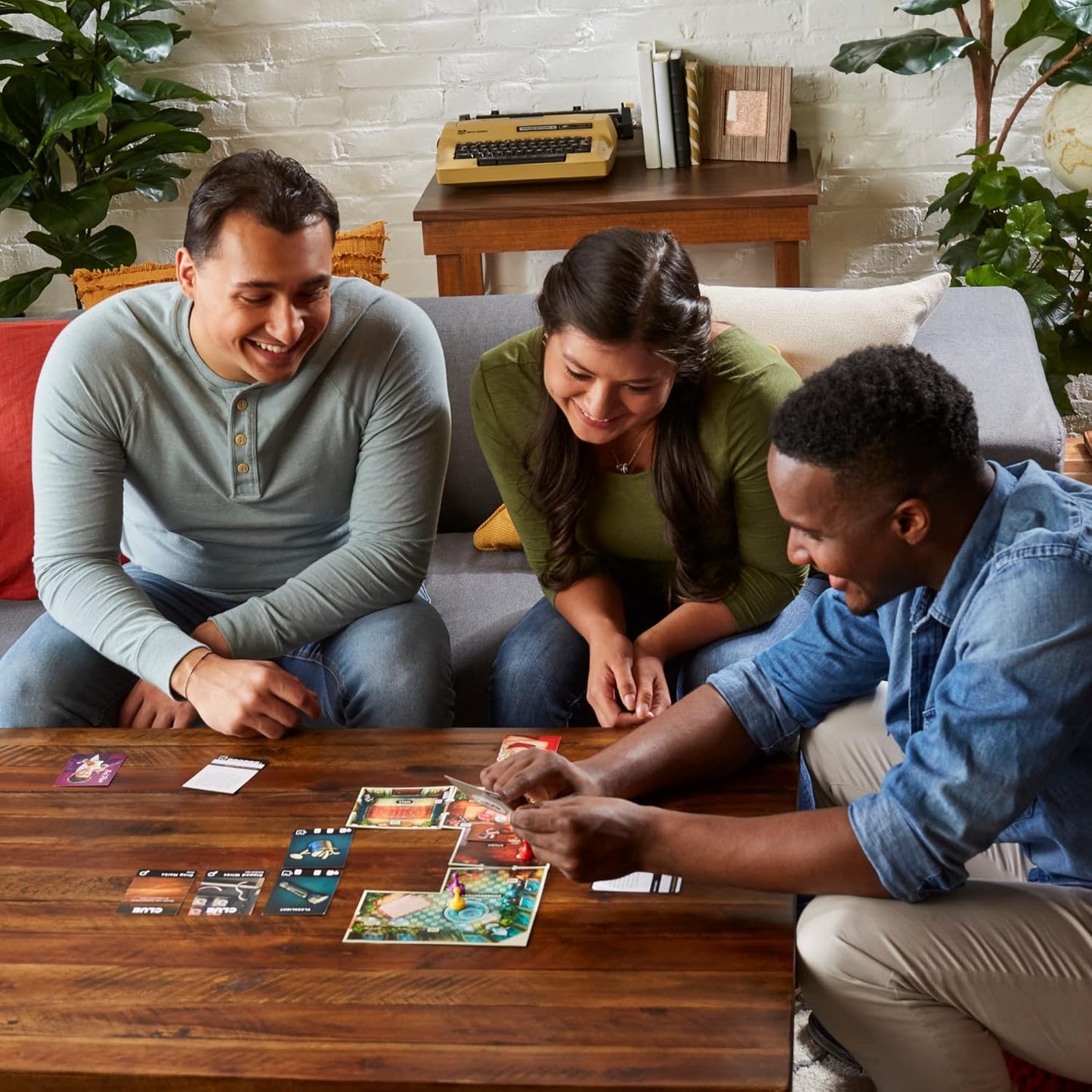 Hasbro Gaming Clue Escape The Midnight Hotel Board Game
