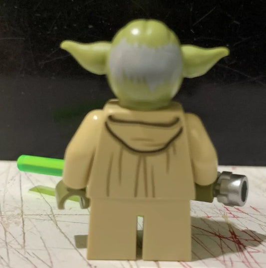 Lego Star Wars: Master Yoda Minifigure With Green Lightsaber